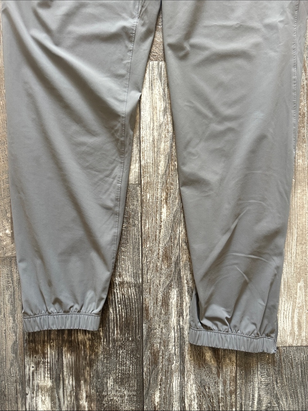 lululemon athletica Men's Gray Jogger Pants - Picture 6 of 8